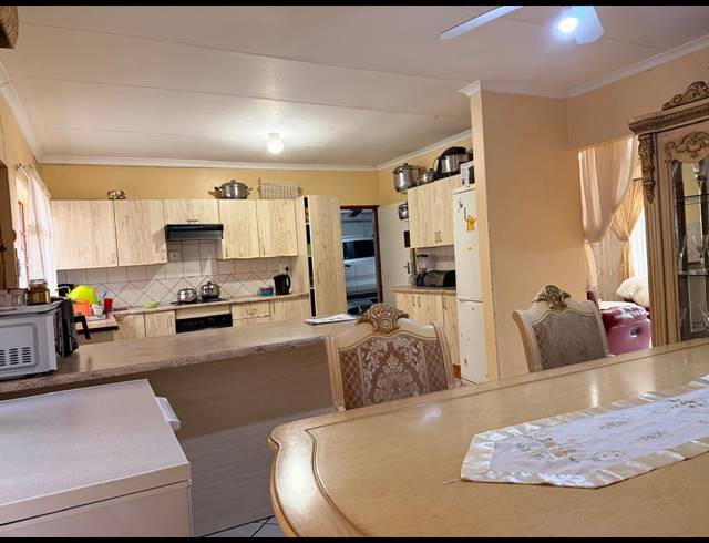 3 BEDROOM HOUSE FOR SALE IN GEELHOUTPARK
